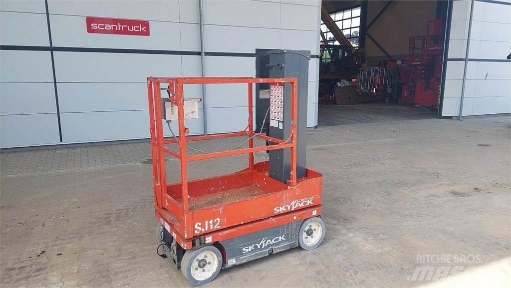 SkyJack SJ12 Vertikální sloupové výtahy
