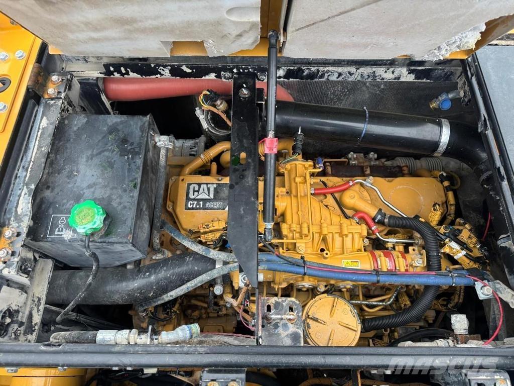 CAT MH3022 Stroje pro manipulaci s odpadem