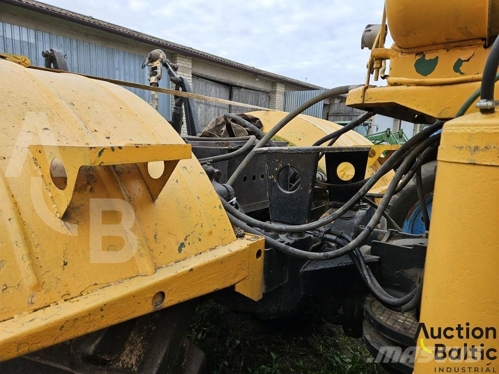  Kirovec K-701 Traktory