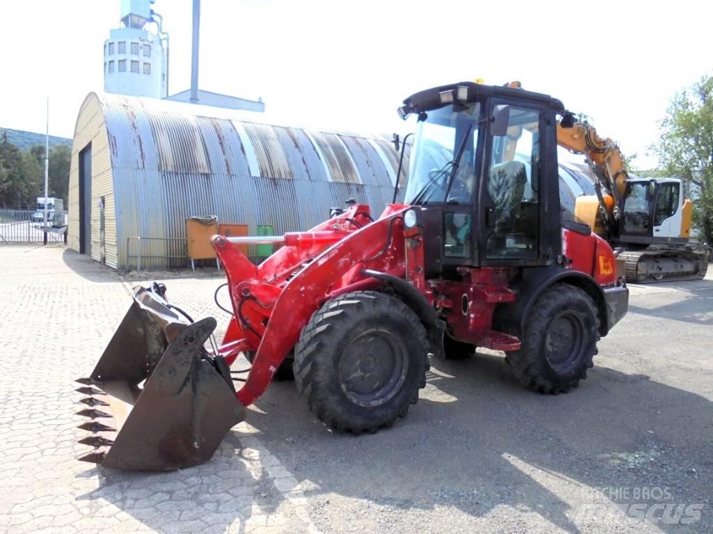 JCB 407 Kolové nakladače
