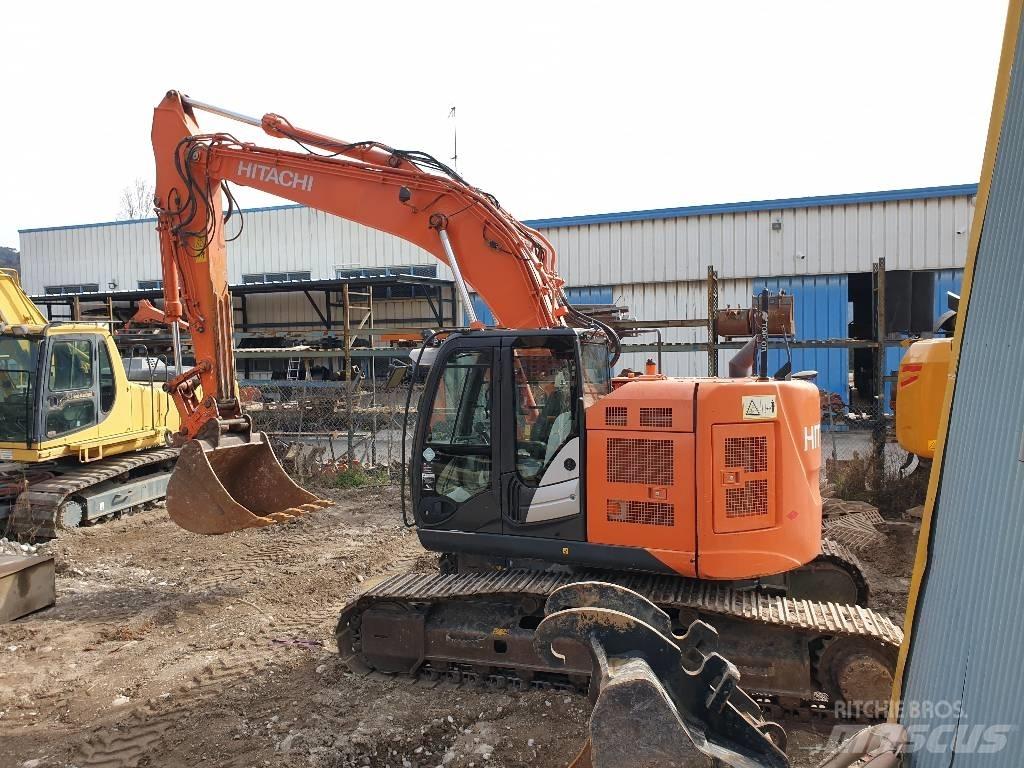 Hitachi ZX225USLC Pásová rýpadla