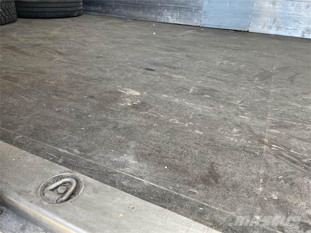 Volvo FL240 4x2 Skříňová nástavba