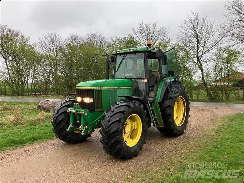 John Deere 6800 Traktory