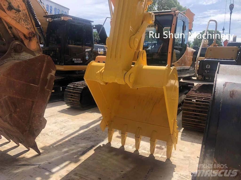 Komatsu PC220-7 Pásová rýpadla
