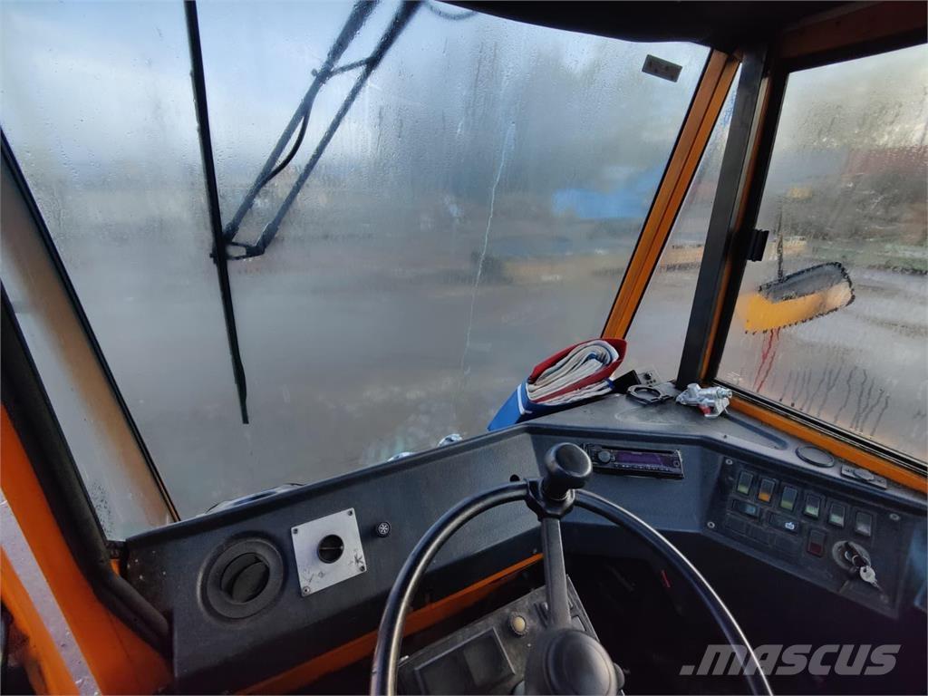 Sisu TR 180 AL 2 Terminálový tahač