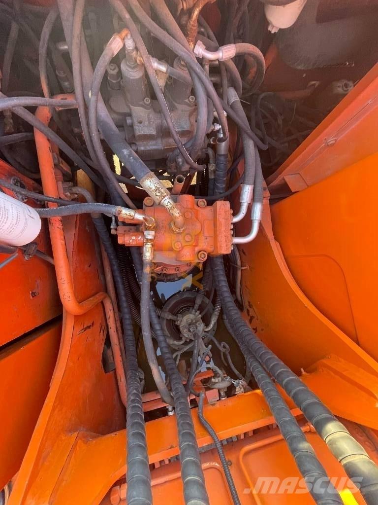 Doosan 220 LC-7 Pásová rýpadla