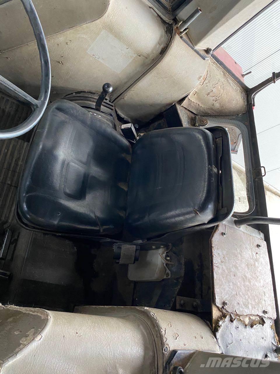 Case IH 840 AS Traktory