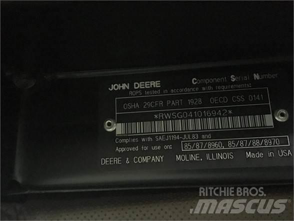 John Deere  Kabiny a interiér