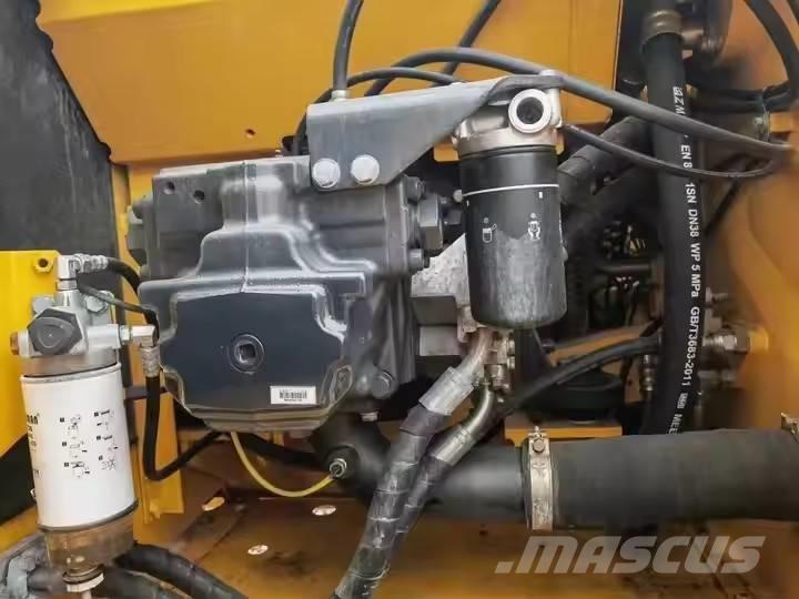 Komatsu PC 200 Pásová rýpadla