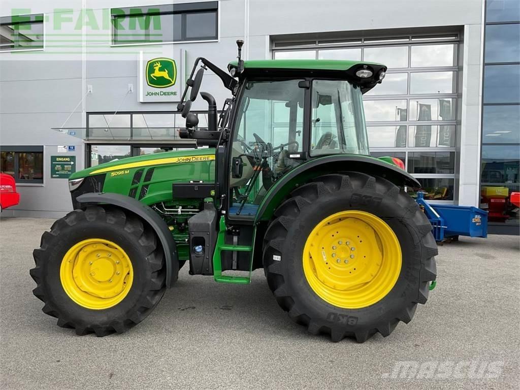 John Deere 5095M Traktory