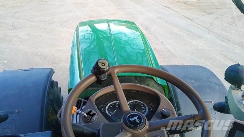 John Deere 6210R Traktory
