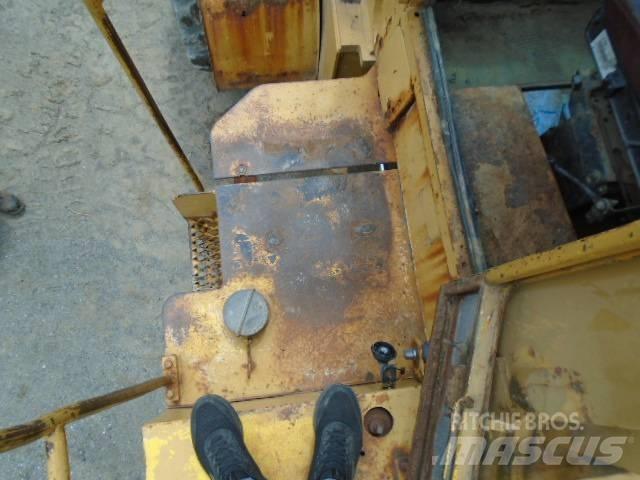 Clark 125 B Kolové nakladače