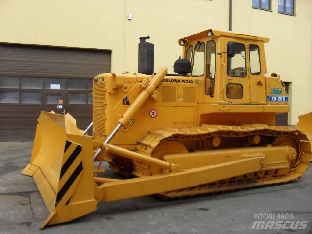 Dressta TD25G Pásové dozery