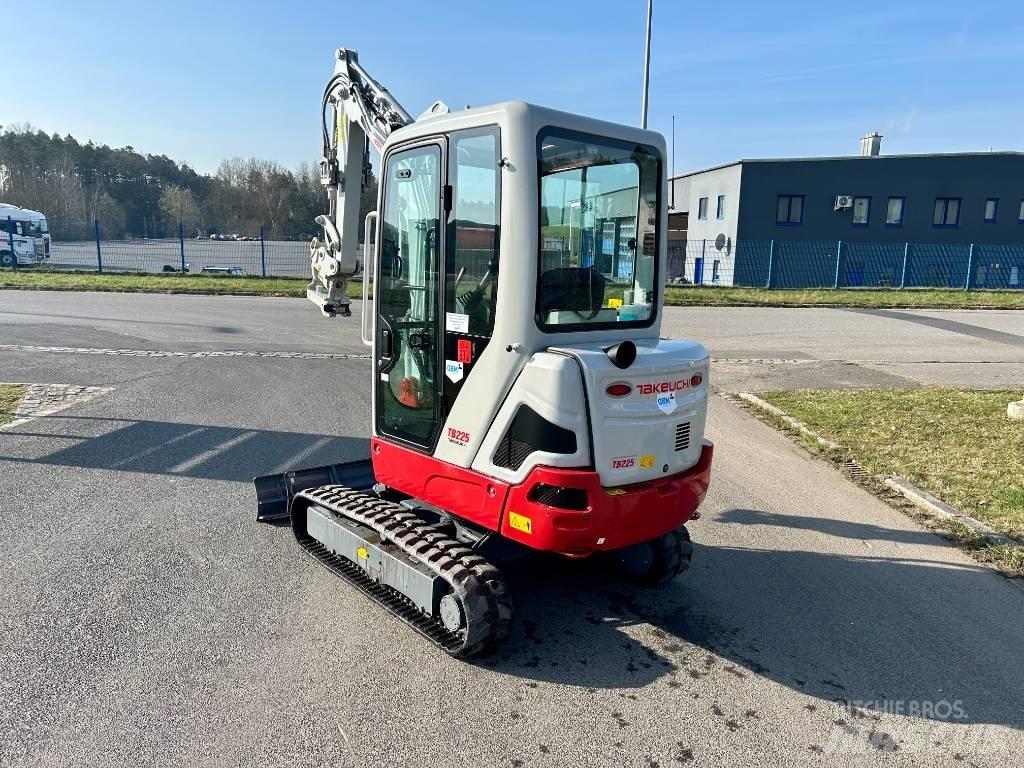 Takeuchi TB 225 Mini rýpadla < 7t