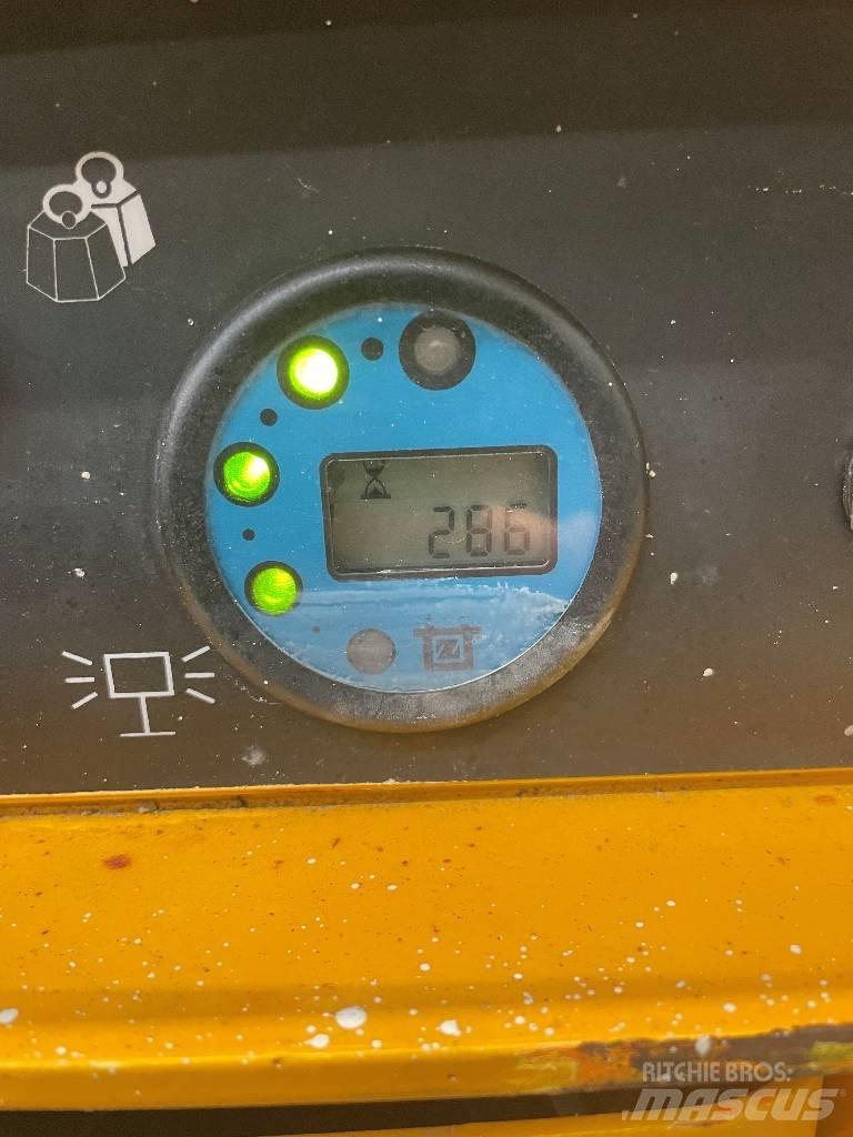 Haulotte Compact 8 Nůžková zvedací plošina