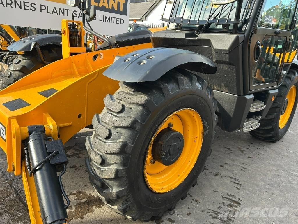 JCB 535-125 Hiviz Teleskopické manipulátory