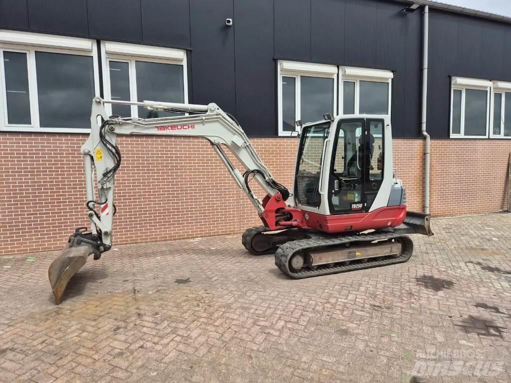 Takeuchi TB250 Mini rýpadla < 7t