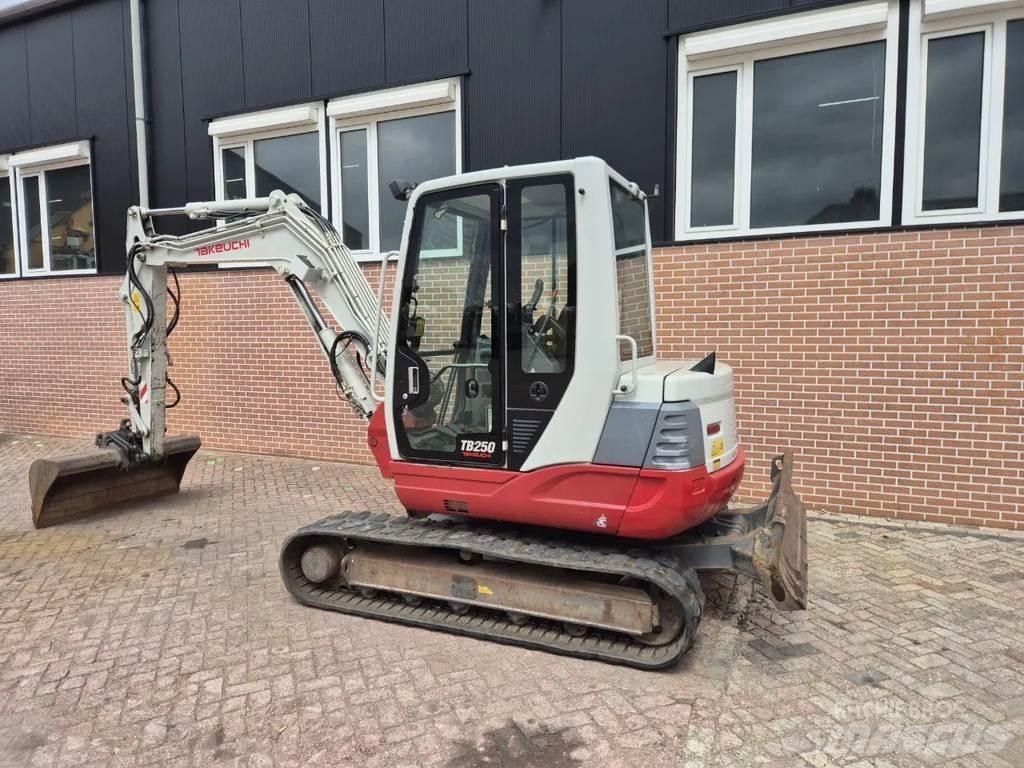 Takeuchi TB250 Mini rýpadla < 7t