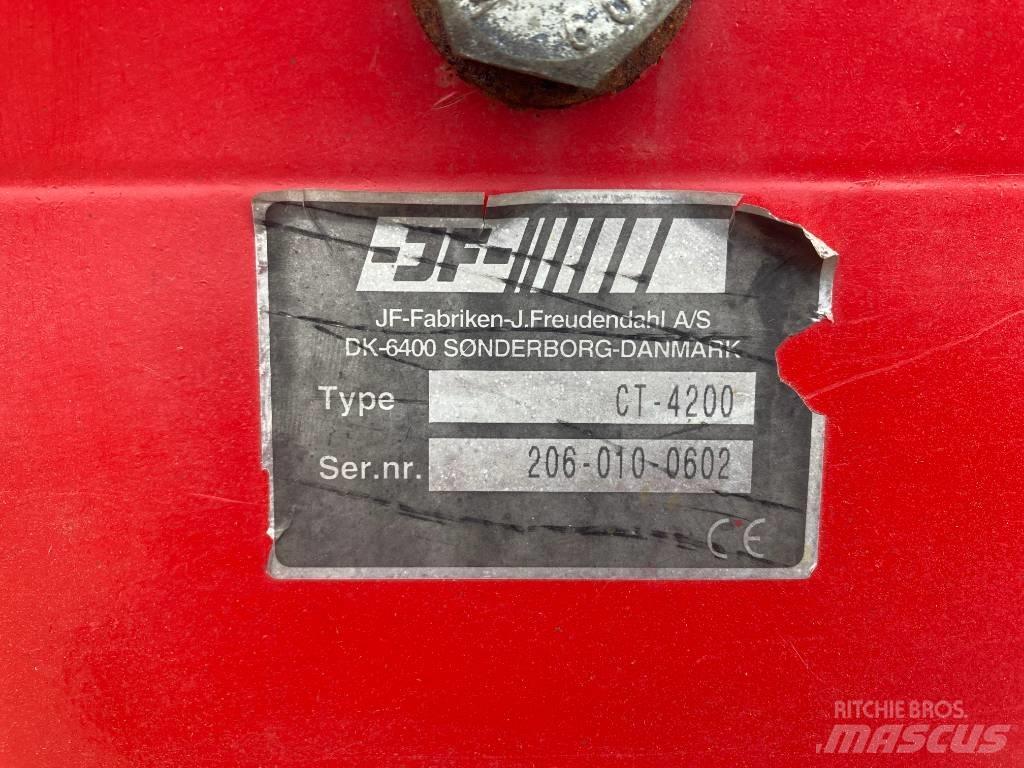 JF CT 4200 Samosběrné vozy
