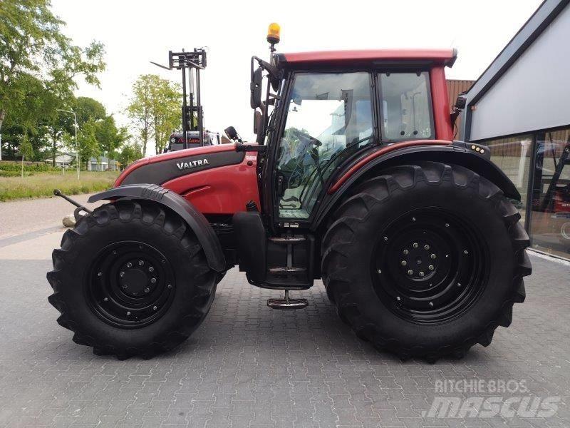 Valtra N 141 Traktory