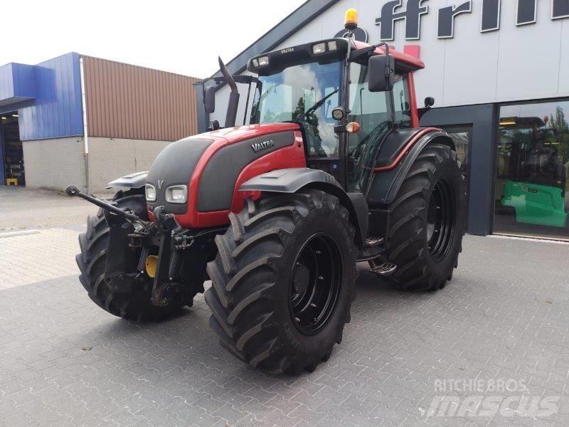 Valtra N 141 Traktory