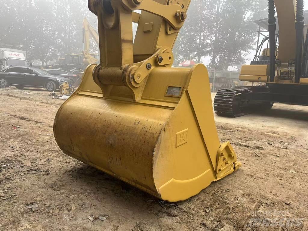 CAT 2021 CAT 330 Kolová rýpadla