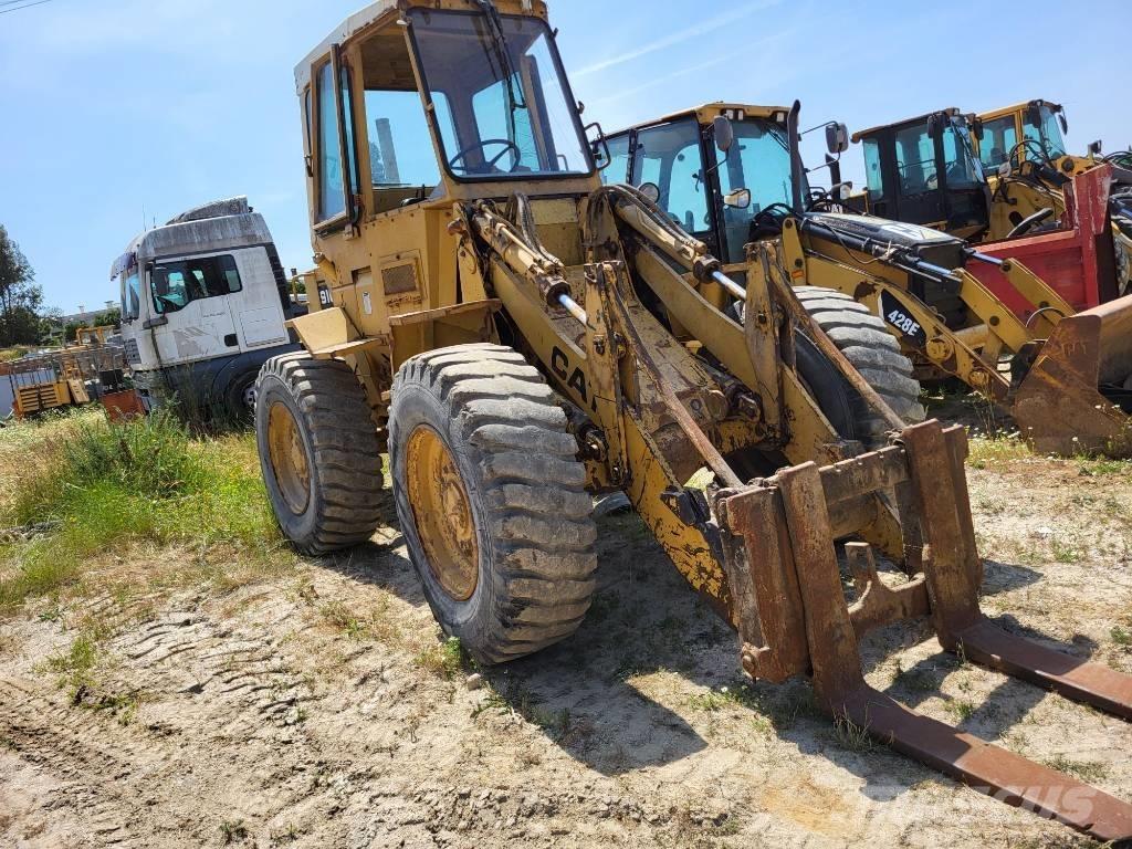 CAT 910 Kolové nakladače