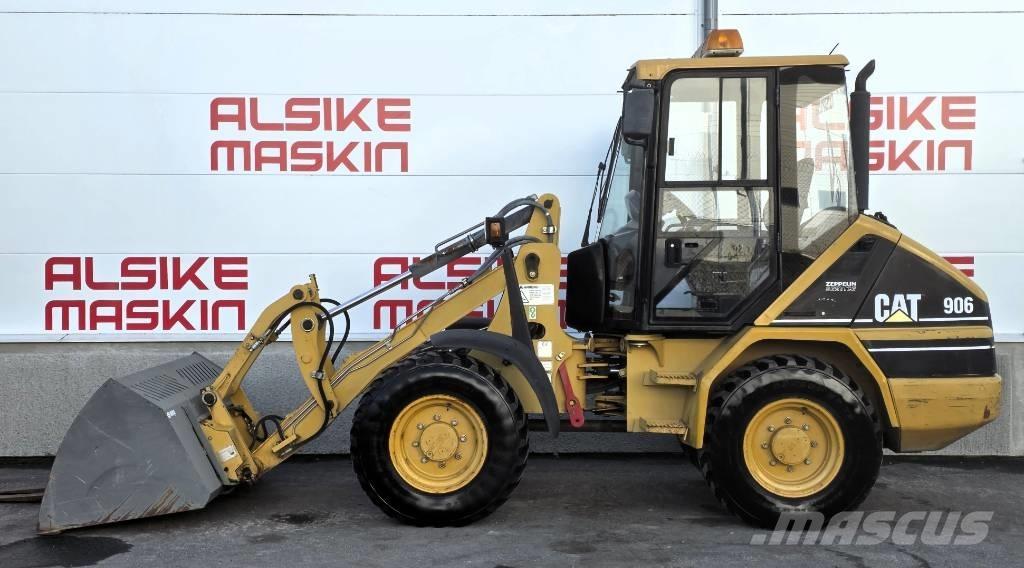 CAT 906 Kolové nakladače