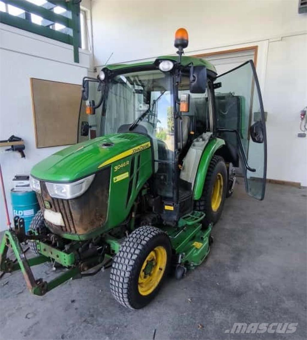 John Deere 3046R Kompaktní traktory