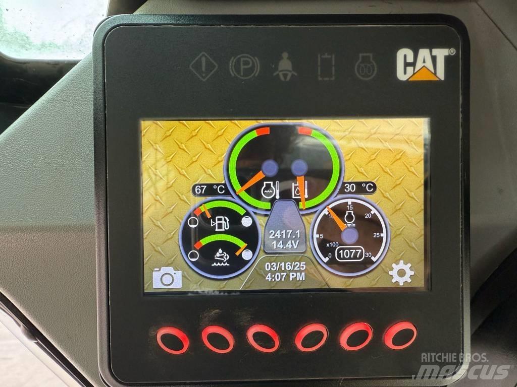 CAT 299D3 XE Smykem řízené nakladače