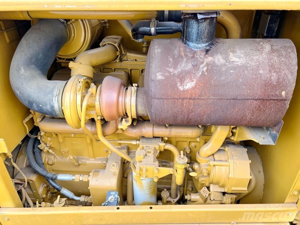 CAT 16H + RIPPER Grejdry