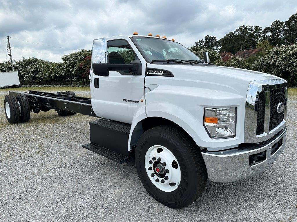 Ford F-750 Nákladní vozidlo bez nástavby