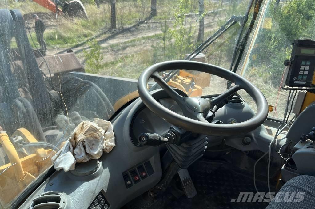 Volvo L 220 Kolové nakladače