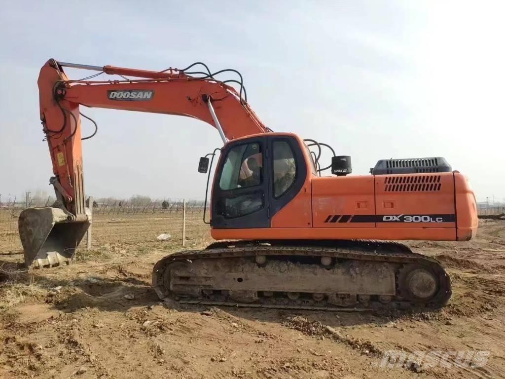 Doosan DX300LC Pásová rýpadla