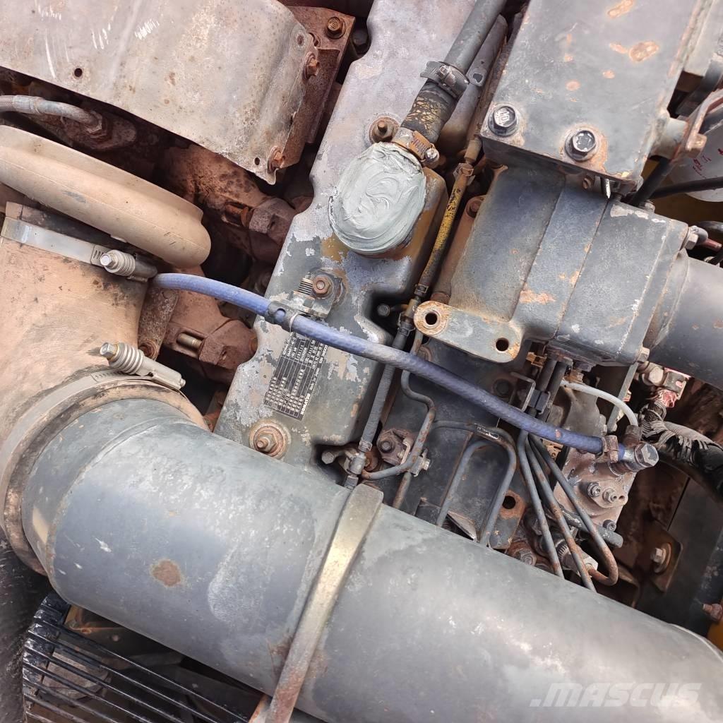 Komatsu PC 300 Pásová rýpadla