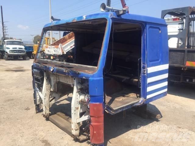 Scania 142 M Kabiny a interiér