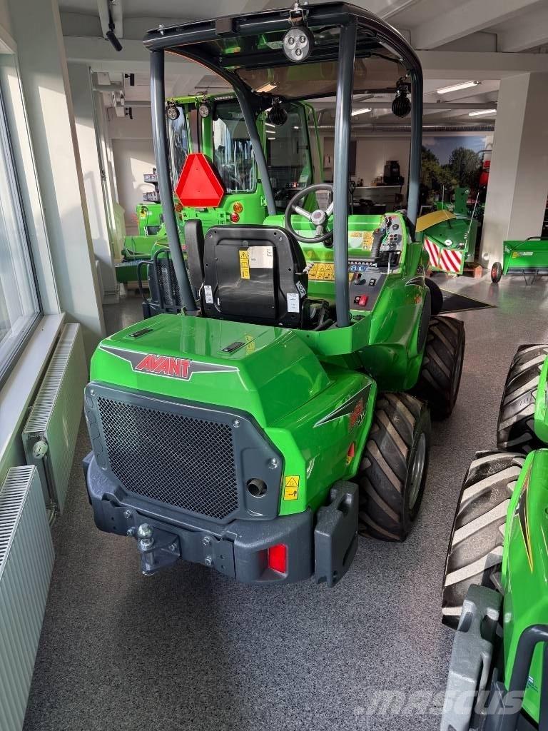 Avant 528 Smykem řízené nakladače