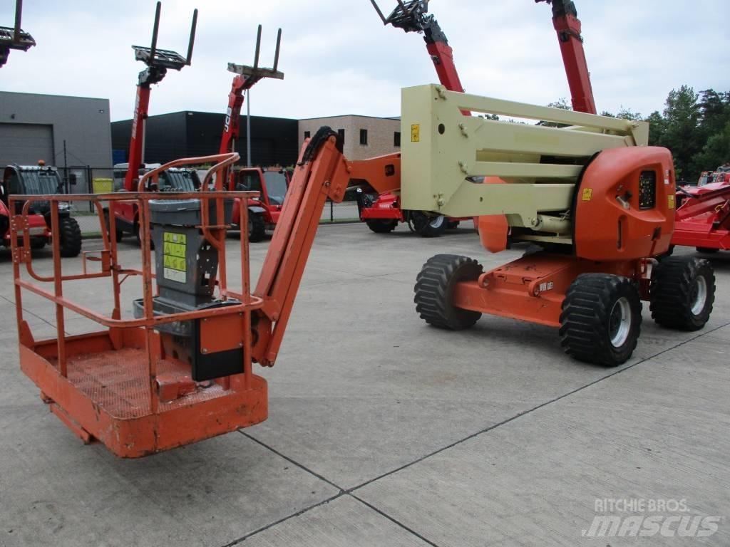 JLG 450 AJ (868) Kompaktní samohybné kloubové plošiny