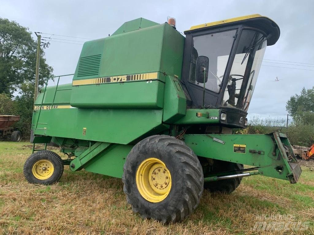 New Holland 1075 Sklízecí mlátičky