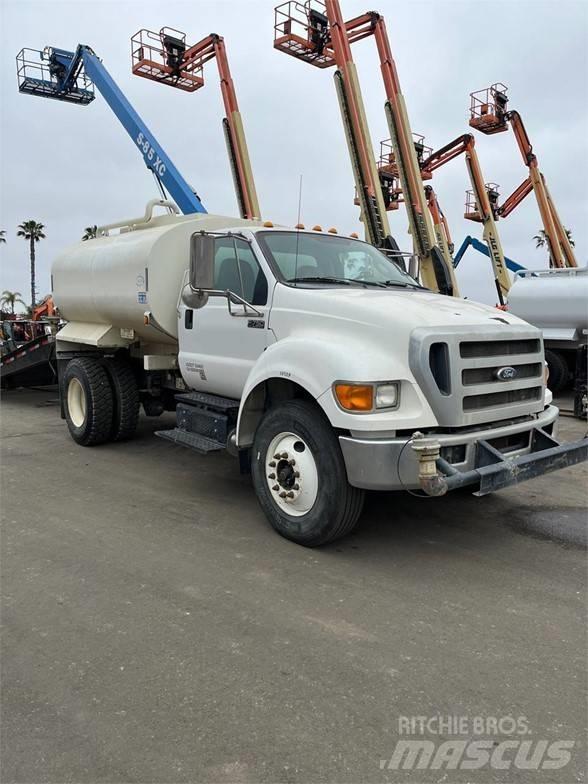 Ford F750 Cisternové vozy