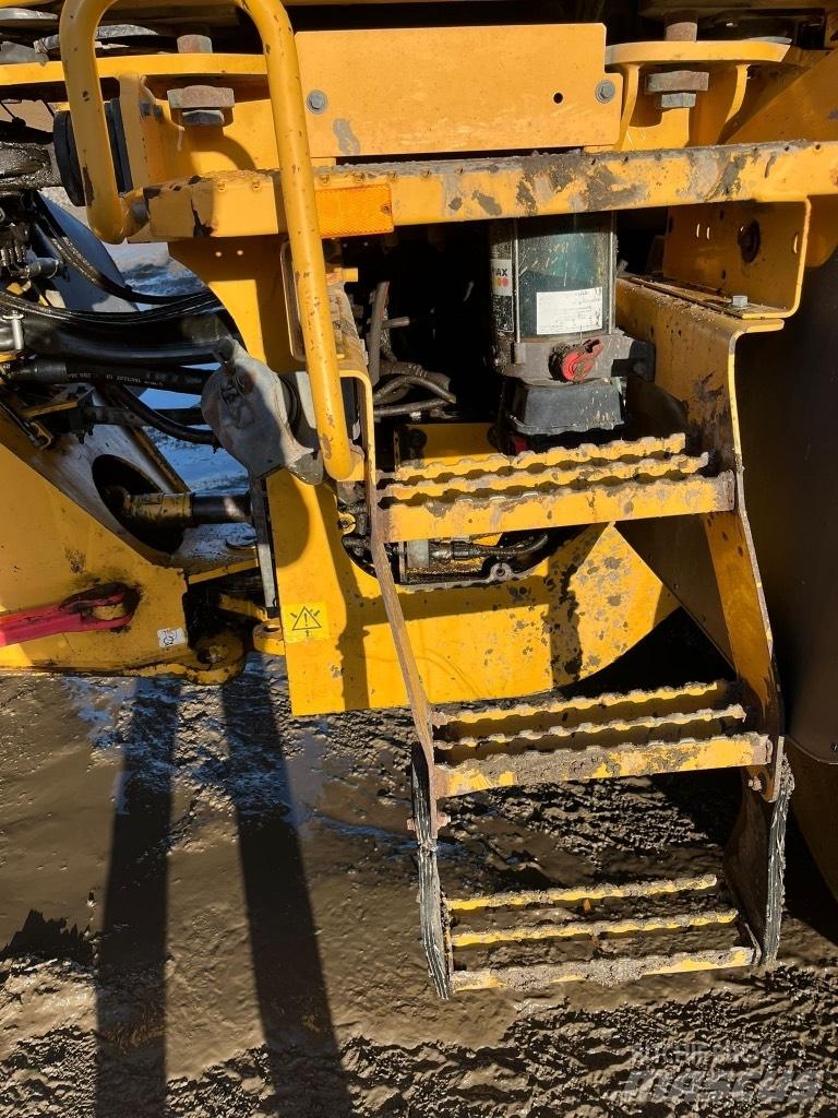 Volvo L 120 F Kolové nakladače