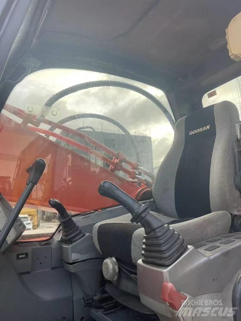 Doosan DX300LC-9C Pásová rýpadla