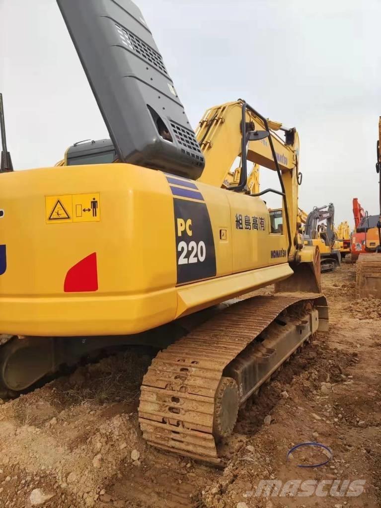 Komatsu PC220 Pásová rýpadla