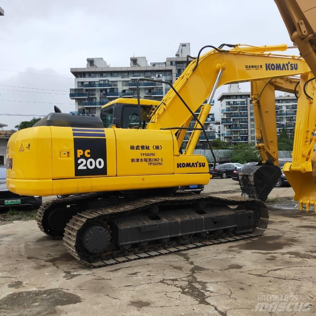 Komatsu PC200-7 Pásová rýpadla
