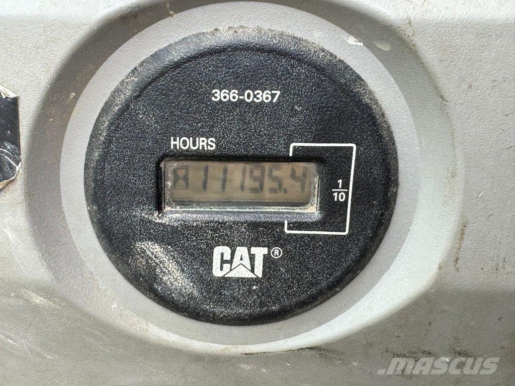 CAT 323E Pásová rýpadla