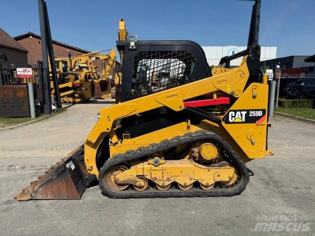 CAT 259D Smykem řízené nakladače