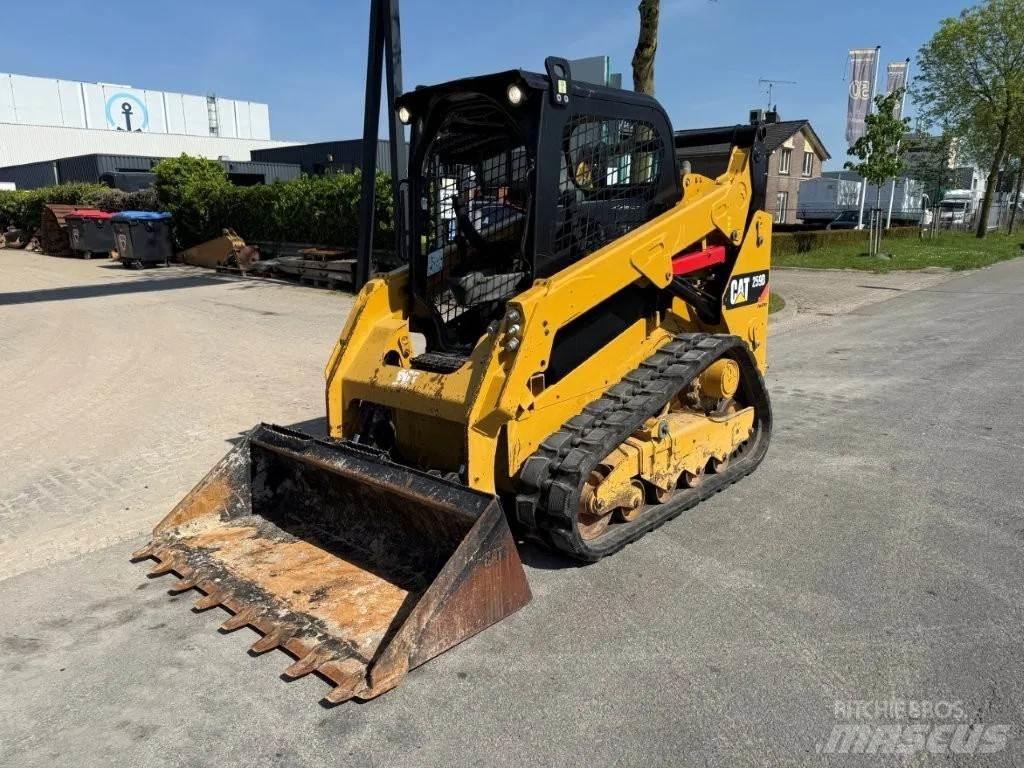 CAT 259D Smykem řízené nakladače