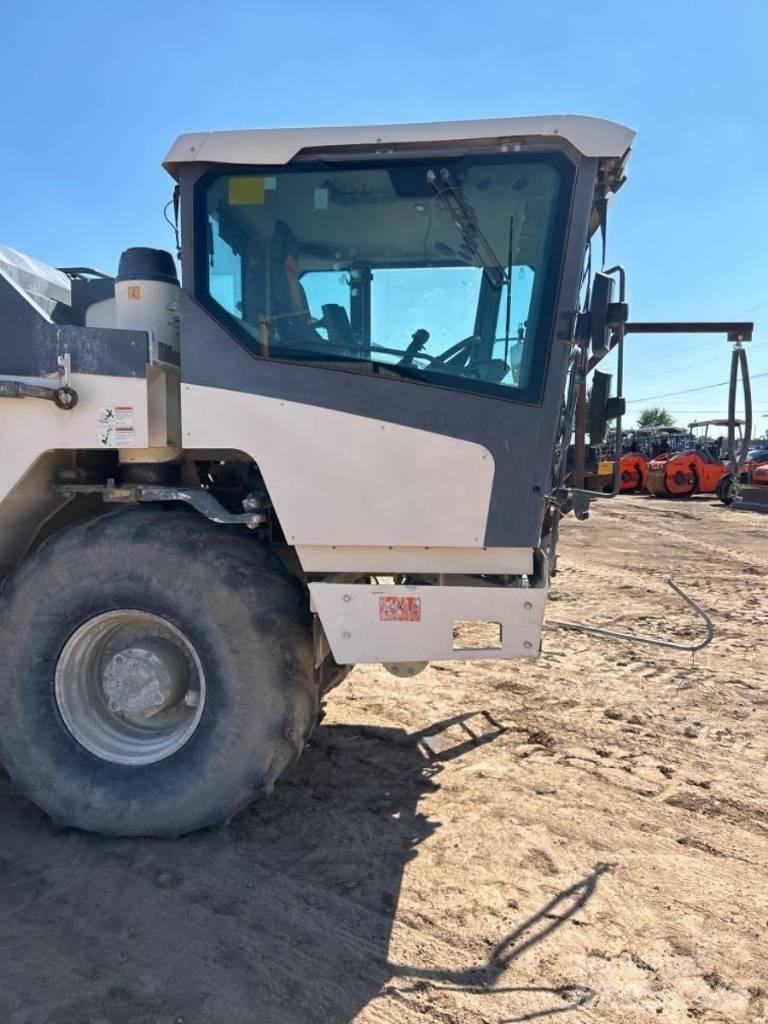 Wirtgen WR200 Recyklátory asfaltu