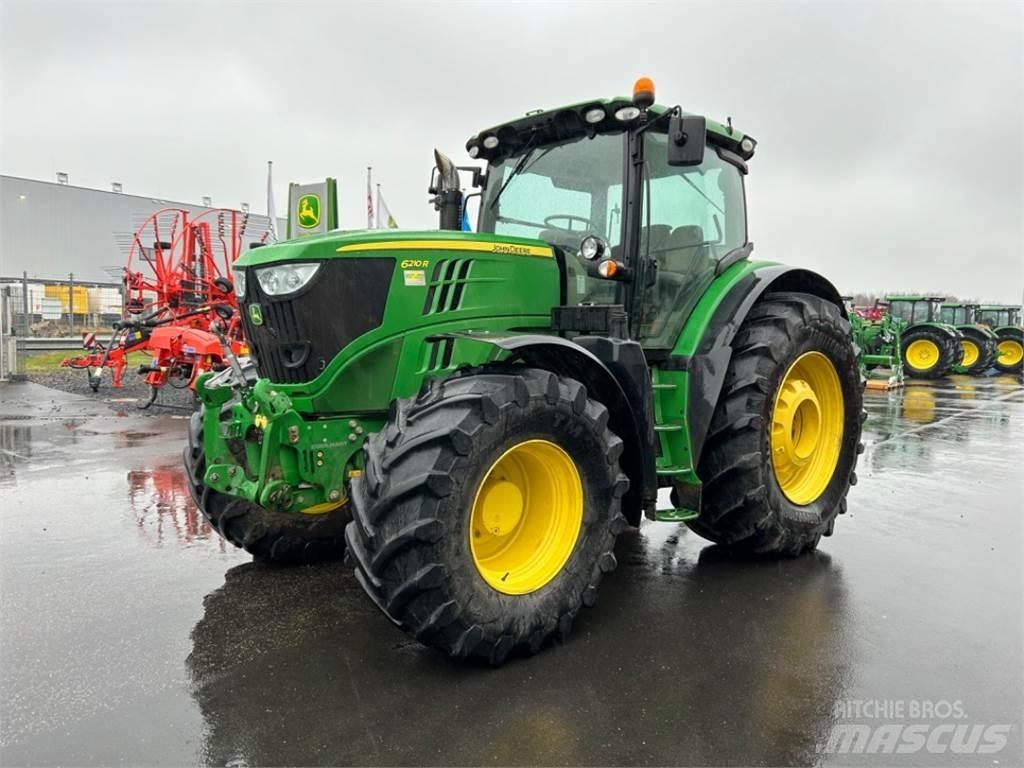 John Deere 6210R Traktory