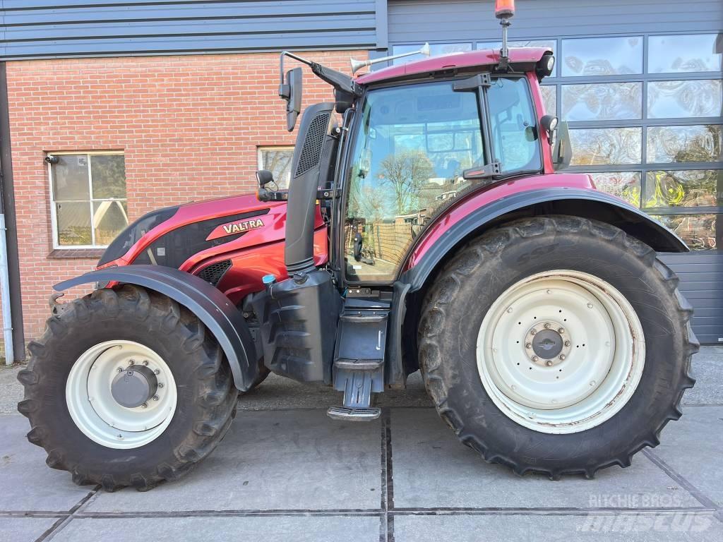 Valtra T 174 Versu Traktory